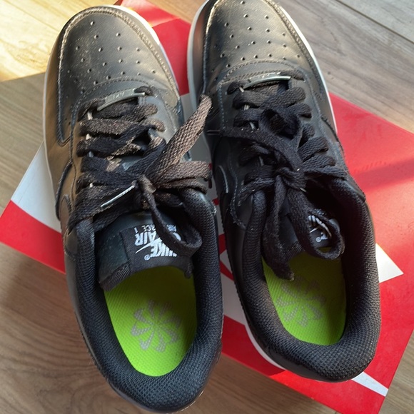 Black Nike Airforces - Picture 4 of 7